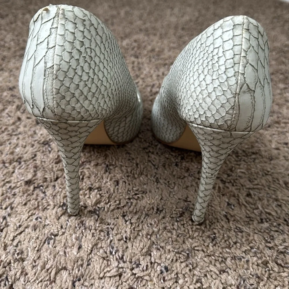 JustFab Women’s White Faux Snake Skin Pointed Toe High Heel Size 9